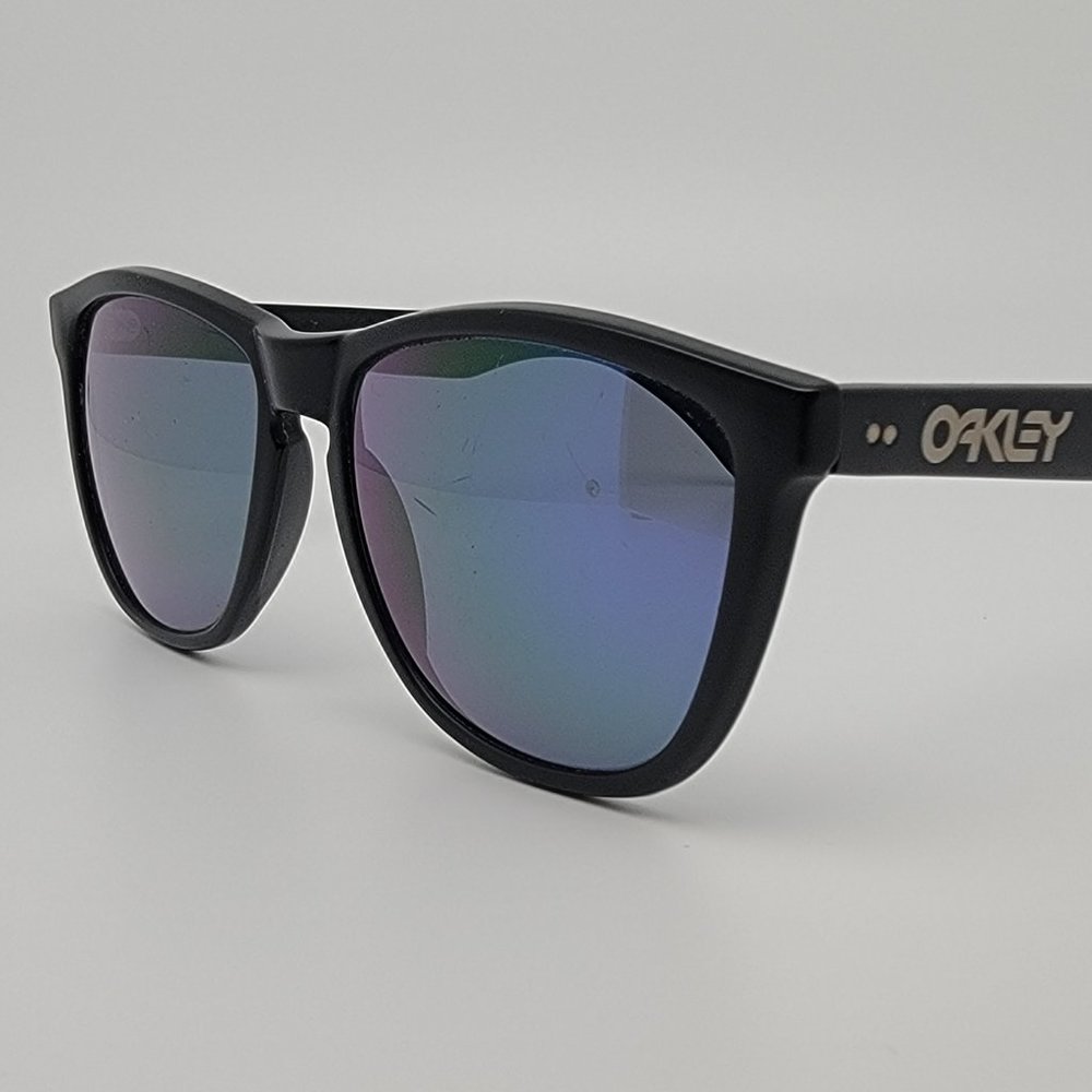 Oakley 03-063 Frogskins Gen 1 Black Frame Violet Iridium Lens Sunglasses